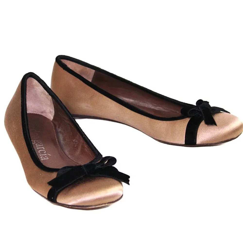 Pedro Garcia Satin Styling Velvet Bow Rounded Toe Ballet Flats US Size 6.5